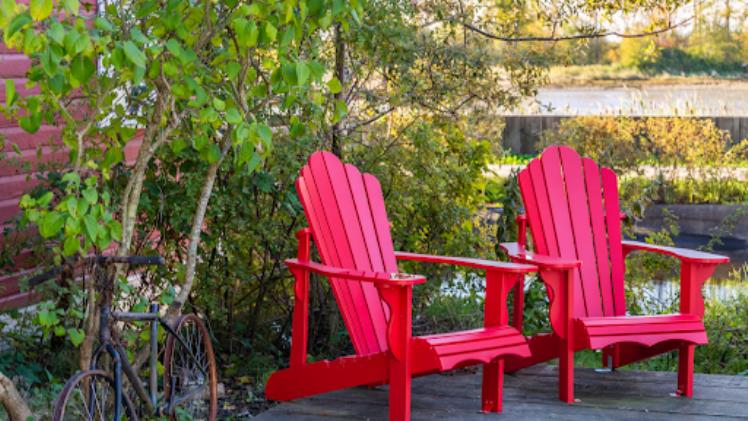 Choosing the Perfect Adirondack Chair: Factors to Consider