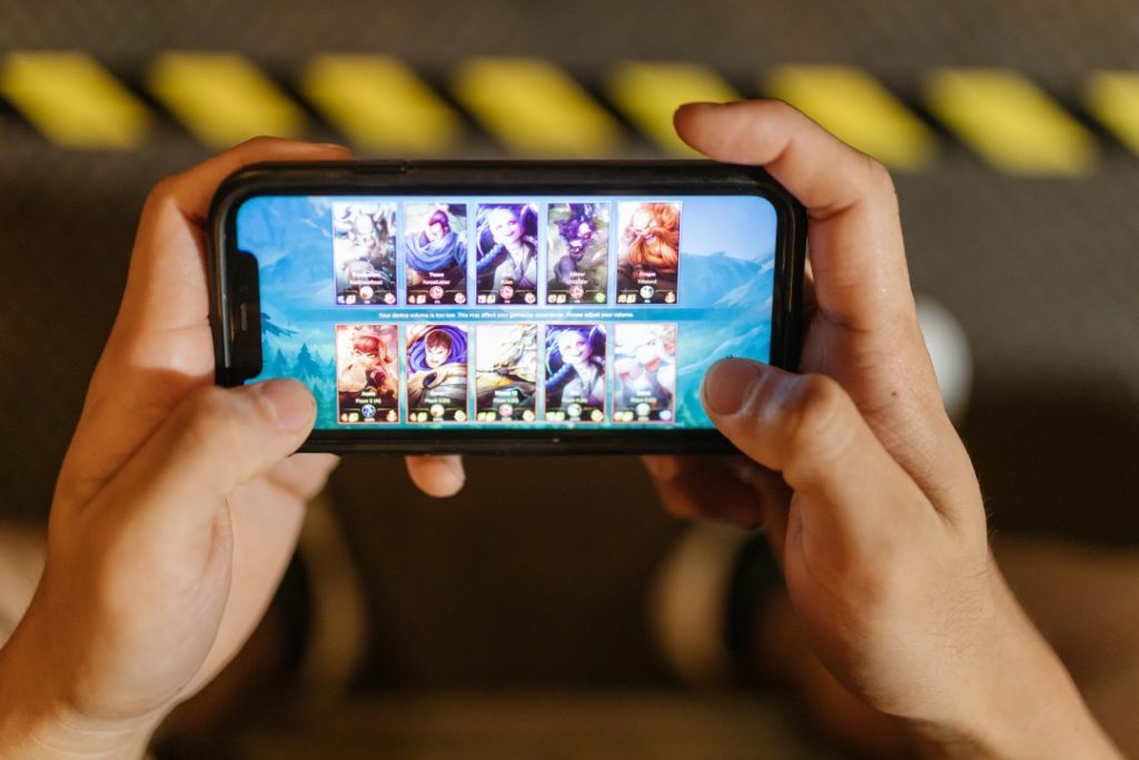 Which is Better: Games on Your Browser or Mobile Apps?